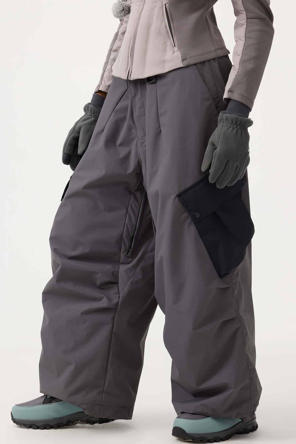 Women's Dark Gray Baggy Color-Blocked Cargo Pocket Snow Pants